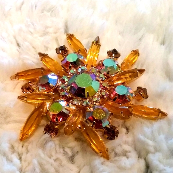 Jewelry - Vintage Citrine colored Brooch